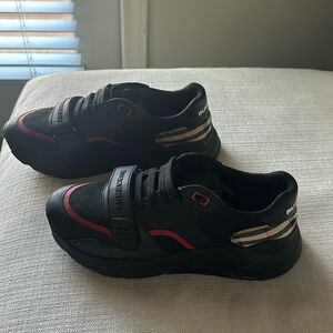 Burberry sneaker with traditional plaid